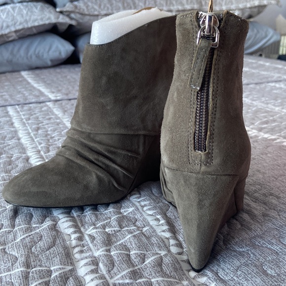 BCBGeneration Suede Gray Boot Wedges - Picture 2 of 4